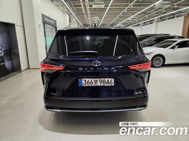Toyota Sienna 2025 — photo 4