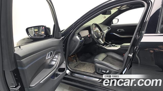 BMW 3-Series 2022 — photo 13