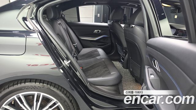 BMW 3-Series 2022 — photo 18