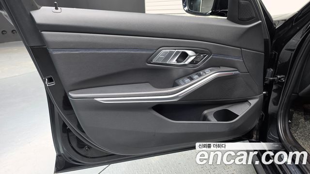 BMW 3-Series 2022 — photo 14