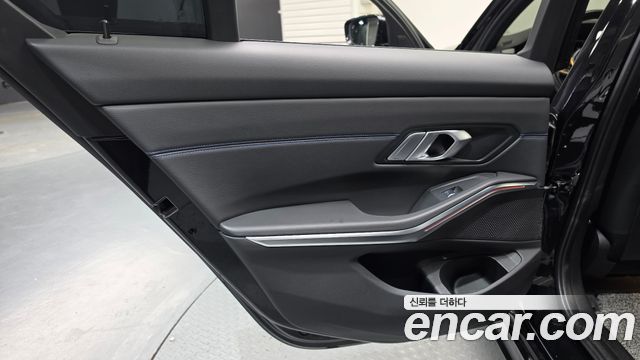 BMW 3-Series 2022 — photo 15