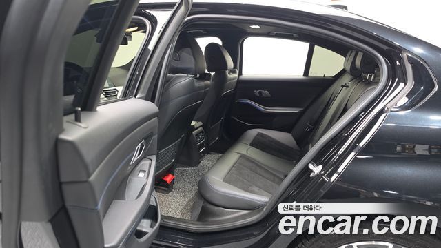 BMW 3-Series 2022 — photo 16