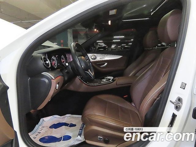 Mercedes-Benz E-Class 2020 — photo 6