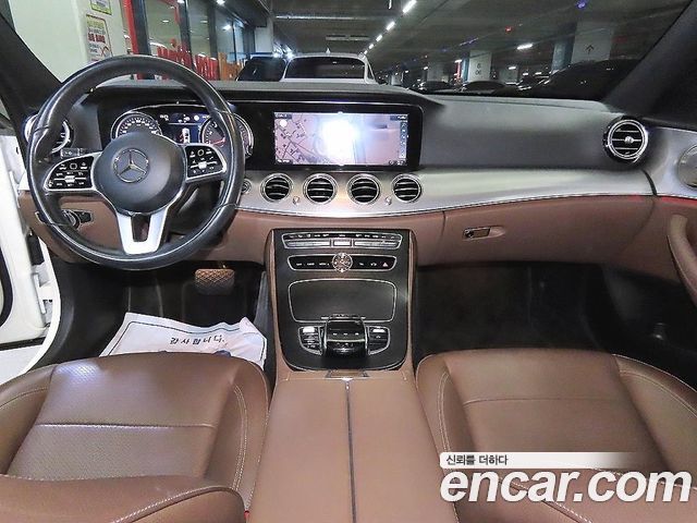 Mercedes-Benz E-Class 2020 — photo 9