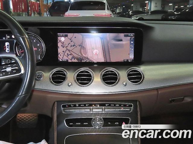 Mercedes-Benz E-Class 2020 — photo 12