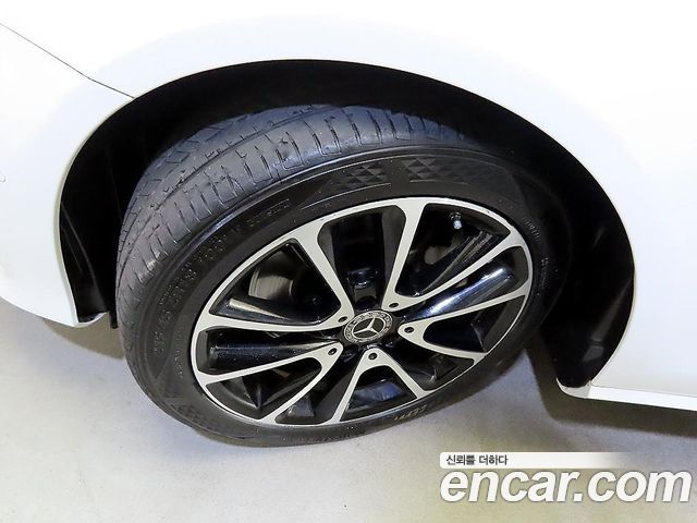 Mercedes-Benz E-Class 2020 — photo 20