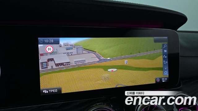 Mercedes-Benz E-Class 2018 — photo 17