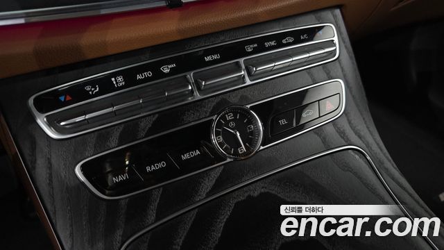 Mercedes-Benz E-Class 2018 — photo 19