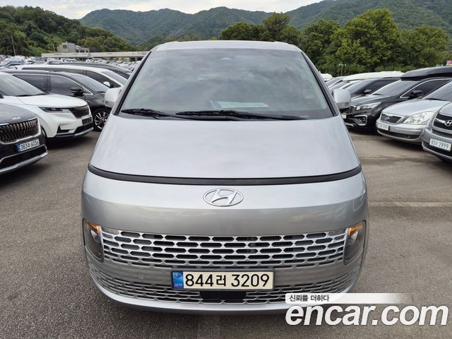 Hyundai Staria 2022 — photo 1