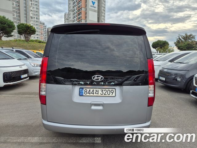 Hyundai Staria 2022 — photo 2
