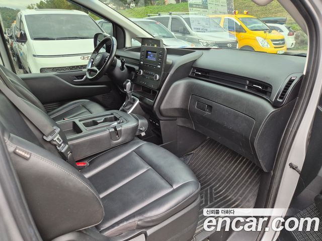 Hyundai Staria 2022 — photo 9