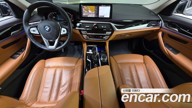 BMW 5-Series 2022 — photo 10