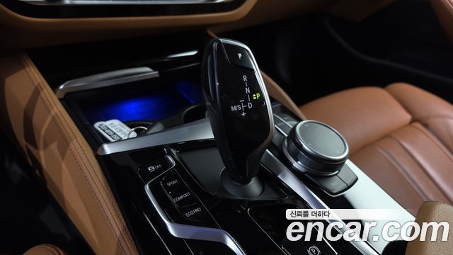BMW 5-Series 2022 — photo 12
