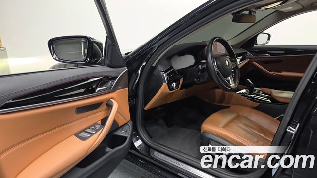 BMW 5-Series 2022 — photo 13