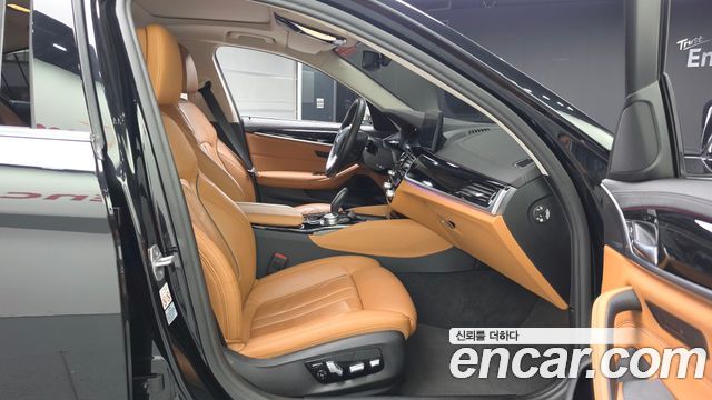 BMW 5-Series 2022 — photo 17