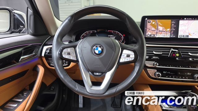 BMW 5-Series 2022 — photo 19