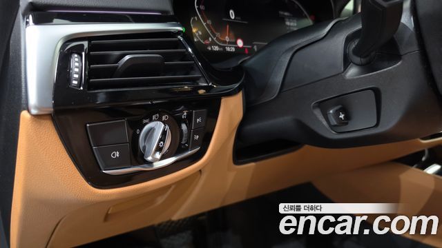 BMW 5-Series 2022 — photo 26