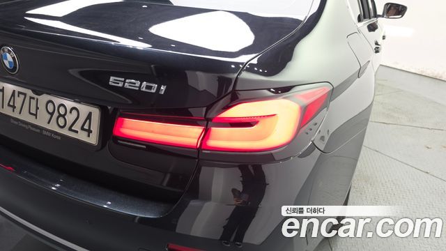BMW 5-Series 2022 — photo 9