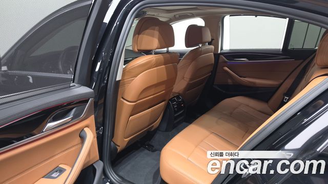 BMW 5-Series 2022 — photo 16