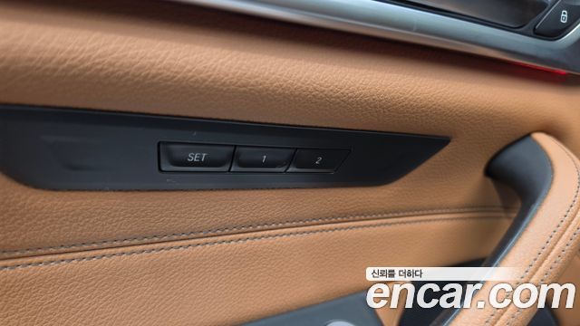 BMW 5-Series 2022 — photo 29