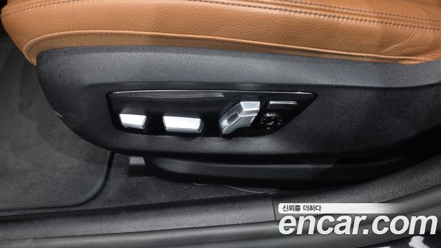 BMW 5-Series 2022 — photo 32