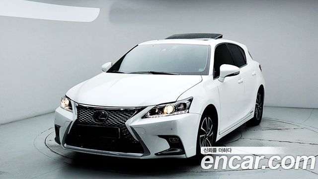 Lexus CT200h 2020 — photo 1