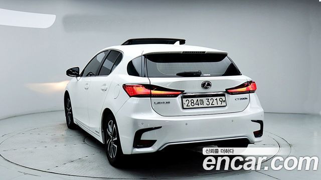 Lexus CT200h 2020 — photo 2
