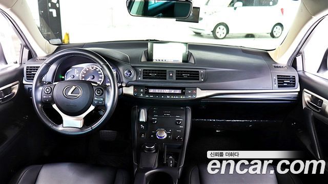 Lexus CT200h 2020 — photo 7