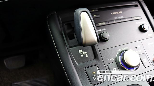 Lexus CT200h 2020 — photo 9