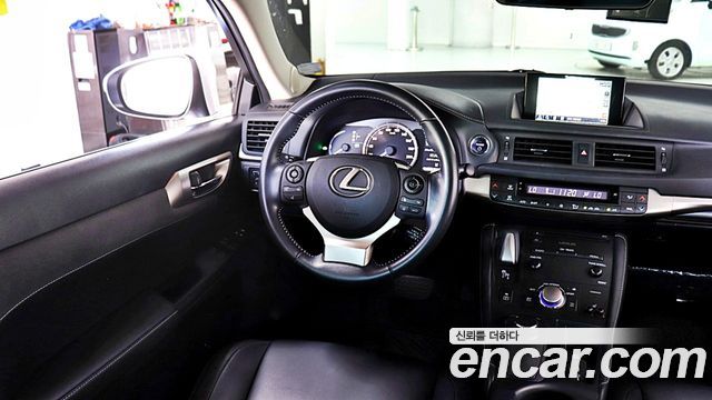 Lexus CT200h 2020 — photo 15