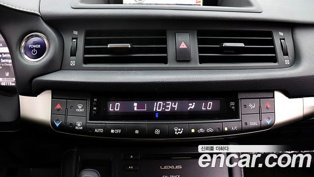 Lexus CT200h 2020 — photo 17