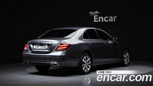 Mercedes-Benz E-Class 2017 — photo 2