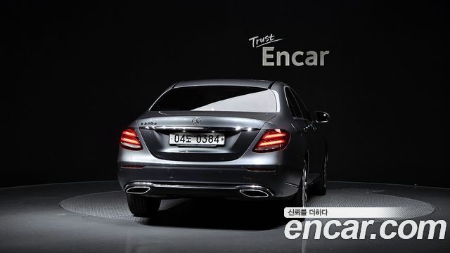 Mercedes-Benz E-Class 2017 — photo 4