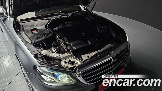 Mercedes-Benz E-Class 2017 — photo 6