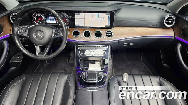 Mercedes-Benz E-Class 2017 — photo 10