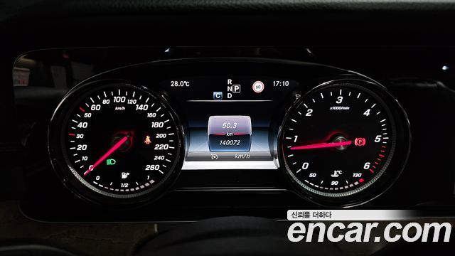 Mercedes-Benz E-Class 2017 — photo 11