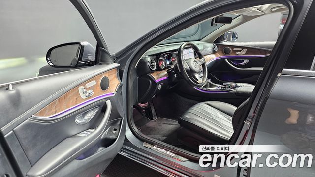 Mercedes-Benz E-Class 2017 — photo 13