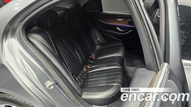 Mercedes-Benz E-Class 2017 — photo 17