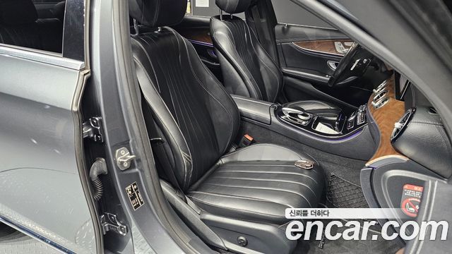 Mercedes-Benz E-Class 2017 — photo 18