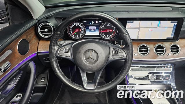 Mercedes-Benz E-Class 2017 — photo 19