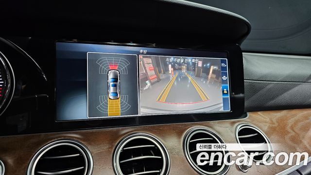 Mercedes-Benz E-Class 2017 — photo 21