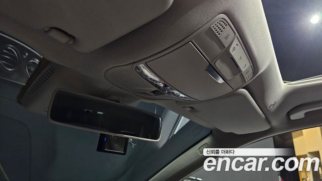 Mercedes-Benz E-Class 2017 — photo 24