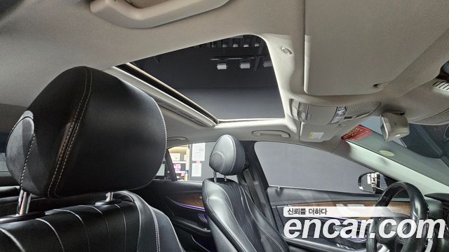 Mercedes-Benz E-Class 2017 — photo 25