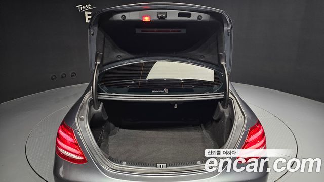 Mercedes-Benz E-Class 2017 — photo 26