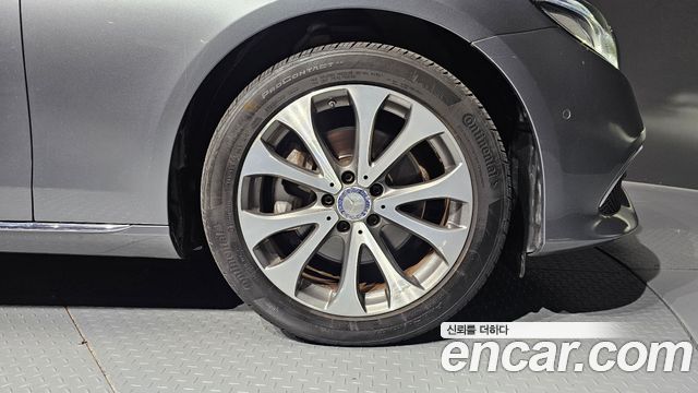 Mercedes-Benz E-Class 2017 — photo 7