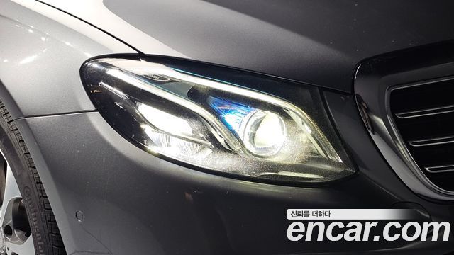 Mercedes-Benz E-Class 2017 — photo 8