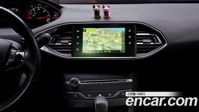 Peugeot 308 2017 — photo 11