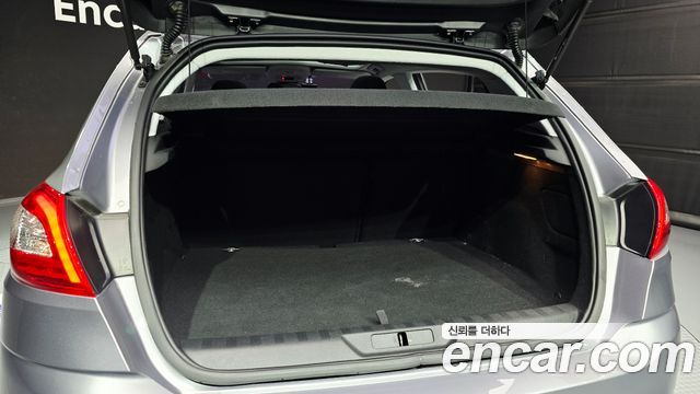 Peugeot 308 2017 — photo 17