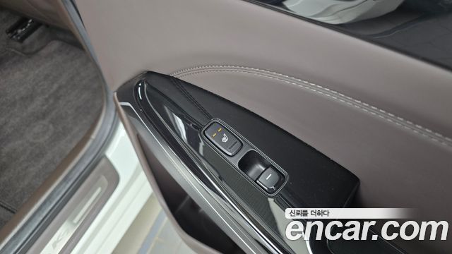 Kia K7 2017 — photo 18