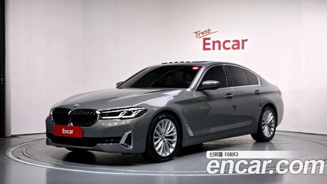 BMW 5-Series 2022 — photo 1